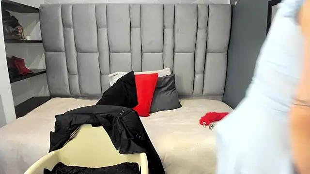 Charlot milf online show from 21, 4, 2026