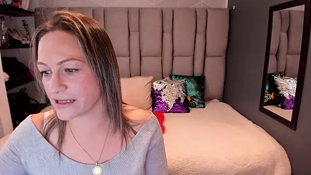 Charlot milf online show from 10, 11, 2025