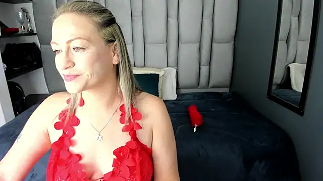 Charlot milf online show from 28, 11, 2025