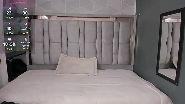 Charlot milf online show from 16, 10, 2025