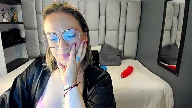 Charlot milf online show from 20, 2, 2026