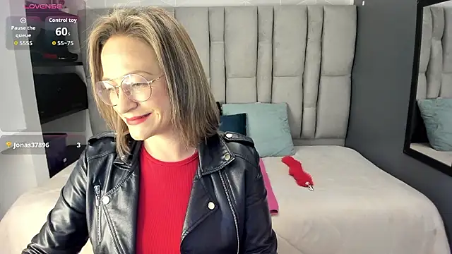 Charlot milf online show from 9, 2, 2026