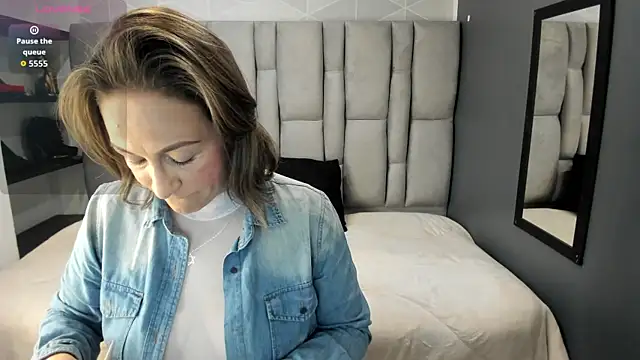 Charlot milf online show from 26, 3, 2026