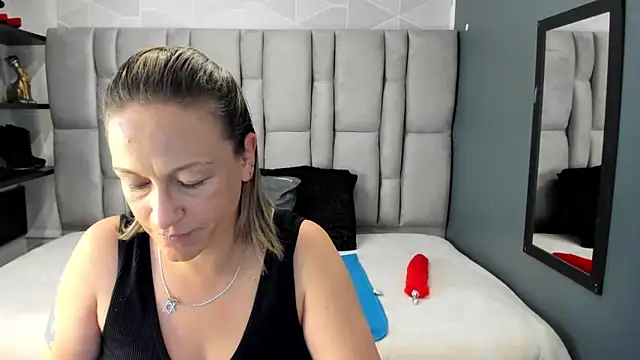 Charlot milf online show from 28, 2, 2026