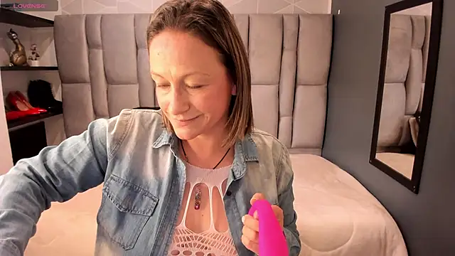 Charlot milf online show from 18, 5, 2026