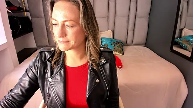 Charlot milf online show from 18, 11, 2025