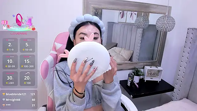 Anya Belth online show from 12, 10, 2025