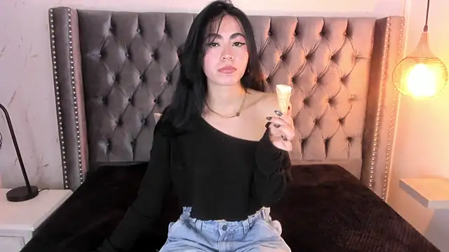 Snapshot of Anya_Belth chatting on 7, 7, 2026 Anya Belth online show from 7, 7, 2026