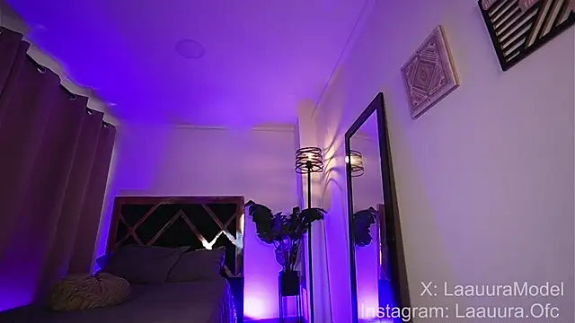 Snapshot of laauuraa1 chatting on 17, 10, 2025 laauuraa1 online show from 17, 10, 2025