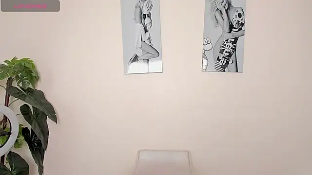 Snapshot of SamayRyann chatting on 9, 10, 2025 SamayRyann online show from 9, 10, 2025