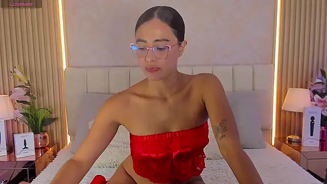 ZOEBARLOWE online show from 10, 11, 2025