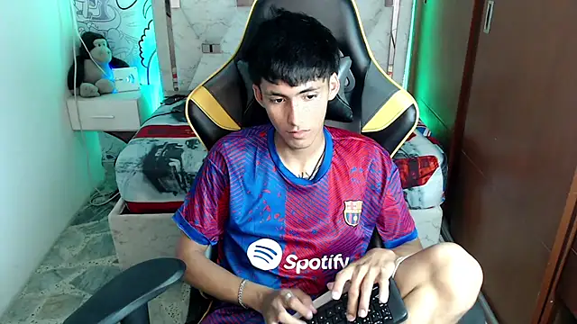 yiisu  online show from 15, 9, 2025