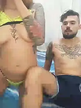 parejajuguetona420 online show from 26, 4, 2026