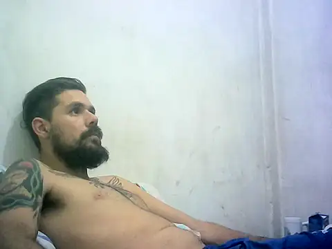 parejajuguetona420 online show from 5, 10, 2025