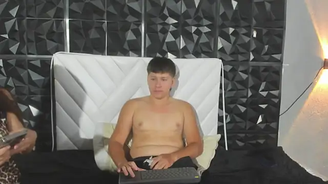 Red house 333 online show from 24, 3, 2026