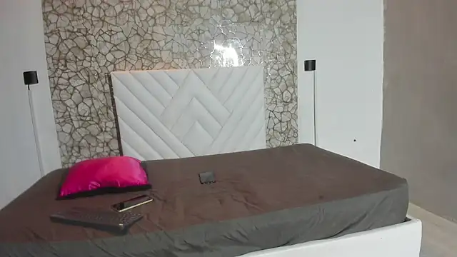 Red house 333 online show from 15, 10, 2025