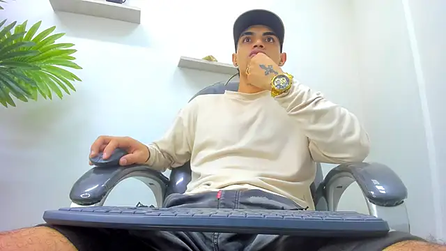 Snapshot of ariess_king chatting on 5, 11, 2025 ariess king online show from 5, 11, 2025