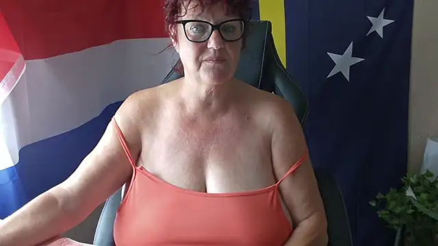 Snapshot of -Curvy- chatting on 23, 6, 2026 -Curvy- online show from 23, 6, 2026