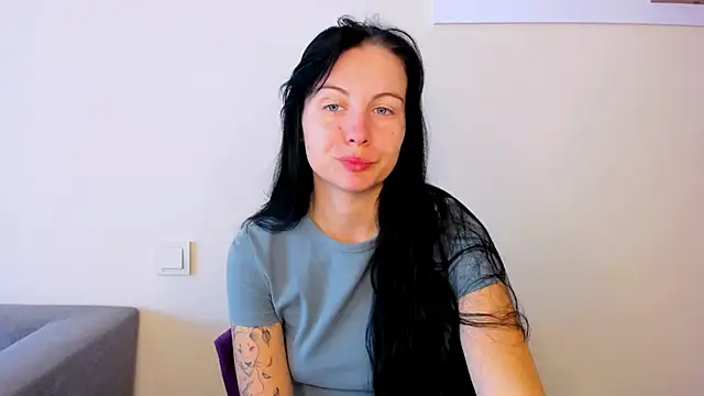 Elle Pearl  online show from 15, 10, 2025