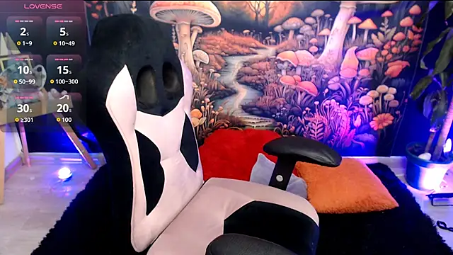 LunaBunny8 online show from 4, 11, 2025