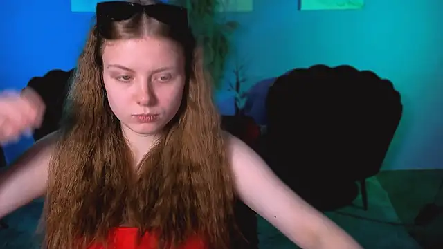 Snapshot of foxy_tease_ chatting on 13, 11, 2025 foxy tease online show from 13, 11, 2025