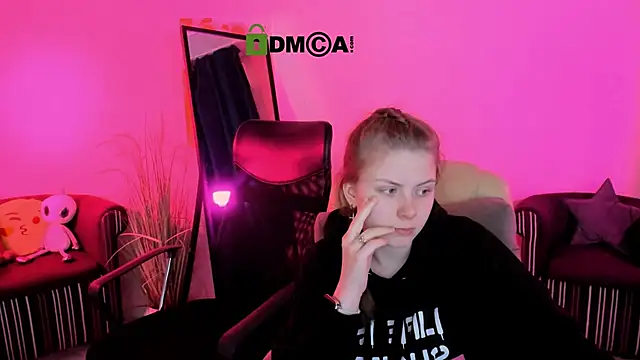 Snapshot of foxy_tease_ chatting on 13, 10, 2025 foxy tease online show from 13, 10, 2025