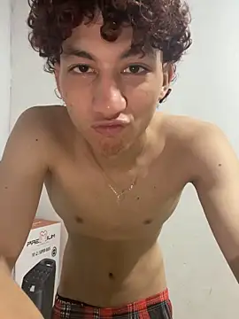 Darkknightx01 online show from 11, 4, 2026