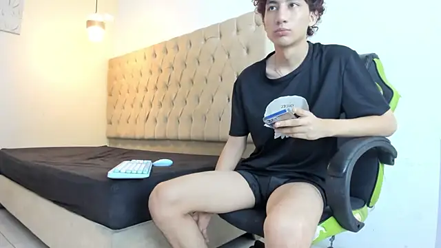 Darkknightx01 online show from 29, 3, 2026