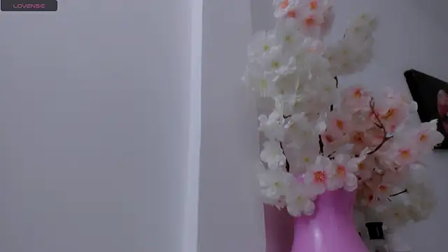 eimy skinny  online show from 28, 10, 2025