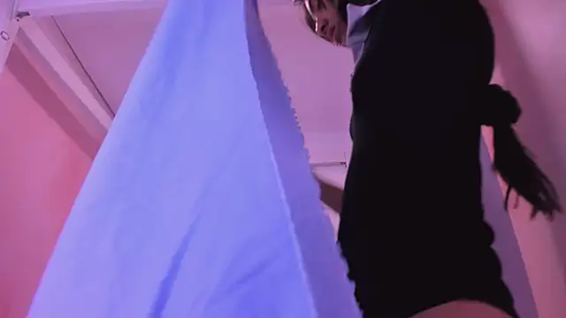 eimy skinny  online show from 15, 4, 2026