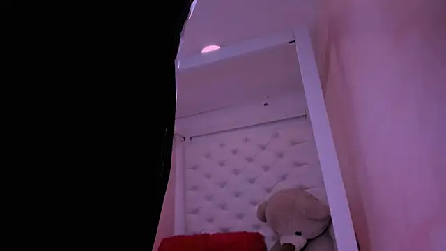 eimy skinny  online show from 15, 4, 2026