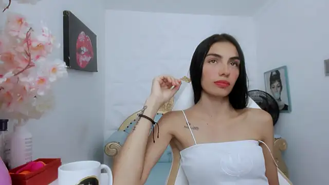 eimy skinny  online show from 29, 10, 2025