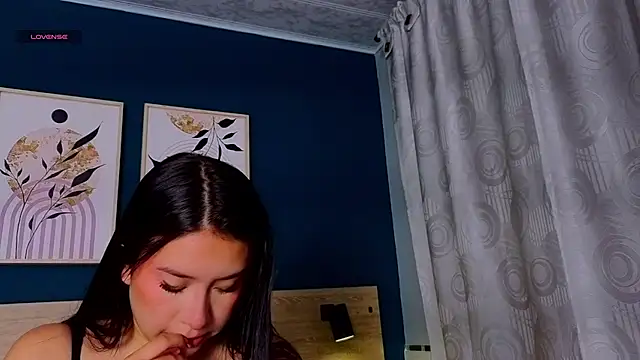 SarahMiler  online show from 29, 11, 2025