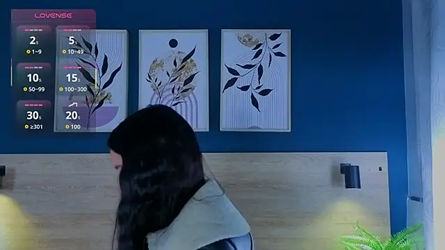 SarahMiler  online show from 24, 10, 2025