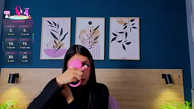 SarahMiler  online show from 3, 12, 2025