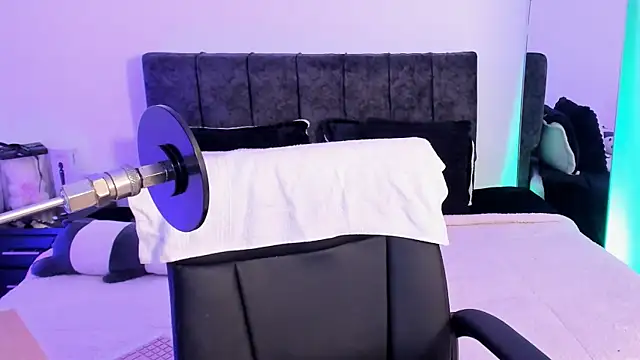 Taylormaxwell online show from 21, 4, 2026