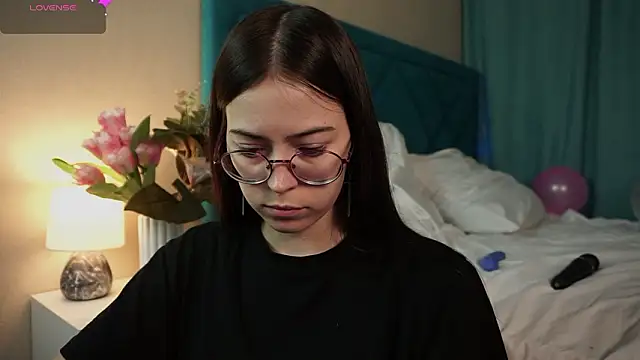 ywixos online show from 4, 3, 2026