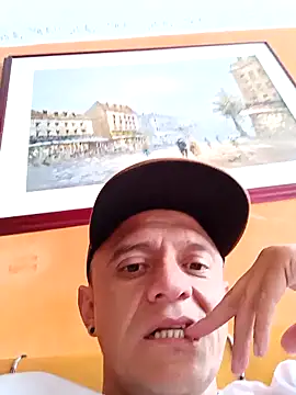 Snapshot of leon8013A chatting on 17, 11, 2025 leon8013A online show from 17, 11, 2025