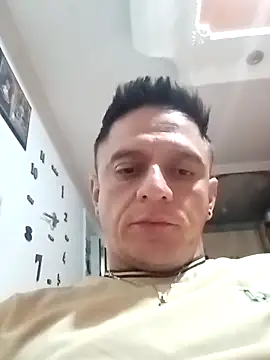 Snapshot of leon8013A chatting on 14, 11, 2025 leon8013A online show from 14, 11, 2025