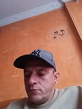 Snapshot of leon8013A chatting on 28, 5, 2026 leon8013A online show from 28, 5, 2026