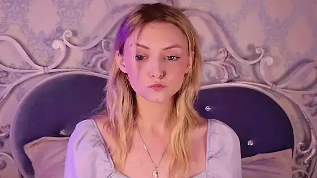 Snapshot of CindyFors chatting on 8, 10, 2025 CindyFors online show from 8, 10, 2025