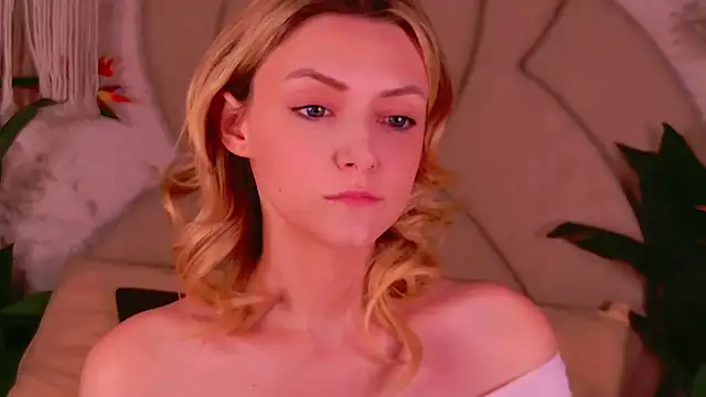 Snapshot of CindyFors chatting on 12, 10, 2025 CindyFors online show from 12, 10, 2025