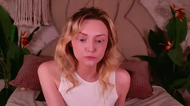 Snapshot of CindyFors chatting on 6, 11, 2025 CindyFors online show from 6, 11, 2025