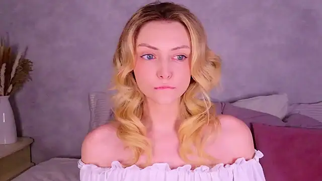 Snapshot of CindyFors chatting on 18, 11, 2025 CindyFors online show from 18, 11, 2025