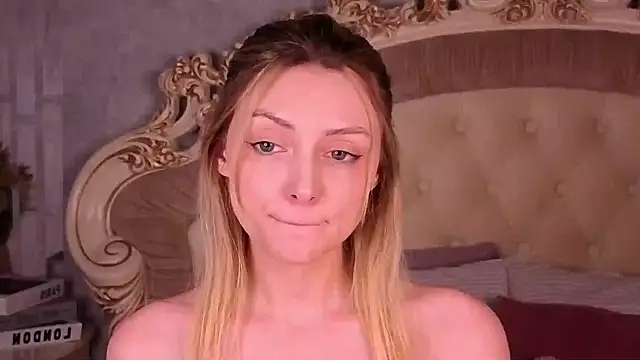 Snapshot of CindyFors chatting on 28, 10, 2025 CindyFors online show from 28, 10, 2025