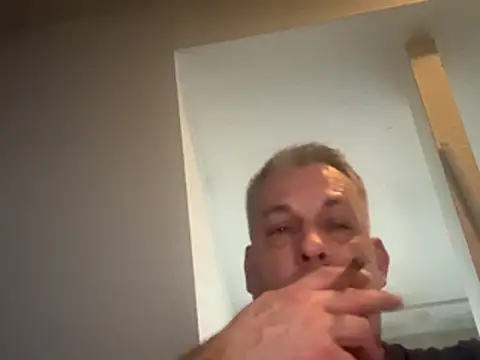 Snapshot of Albatrossen09 chatting on 16, 12, 2025 Albatrossen09 online show from 16, 12, 2025