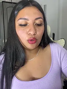 Snapshot of Issa_Santana chatting on 3, 12, 2025 Issa Santana online show from 3, 12, 2025