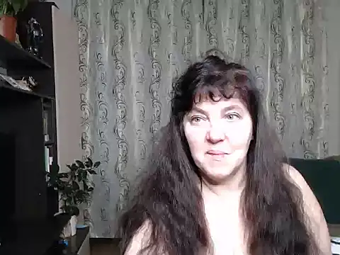 Snapshot of Illusionq chatting on 4, 12, 2025 Illusionq online show from 4, 12, 2025