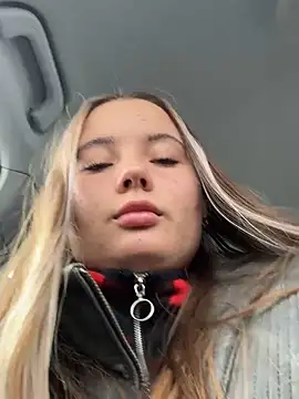 StephanieMur online show from 7, 10, 2025