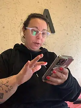 Snapshot of LupeLok chatting on 27, 5, 2026 LupeLok online show from 27, 5, 2026